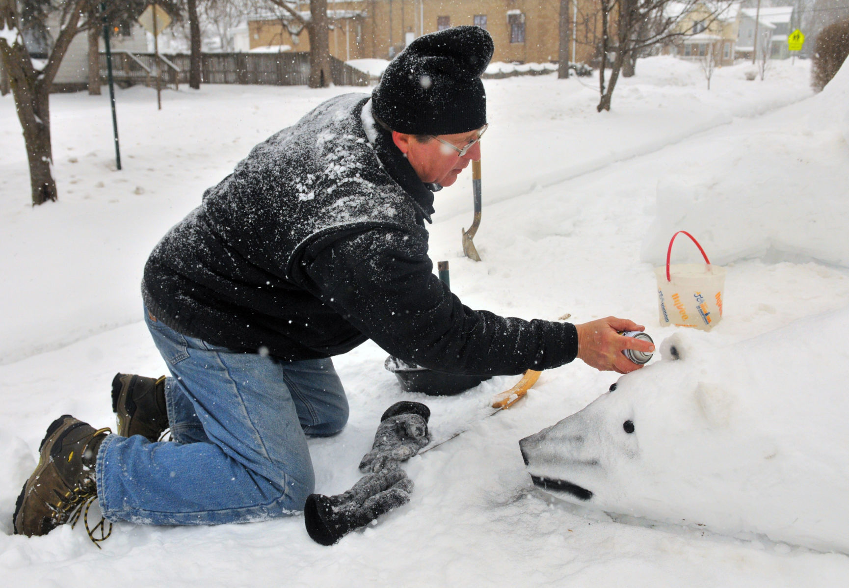 Polar bear snow sculpture